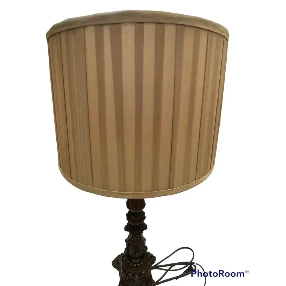 VTG Vintage Resin Turner Table Lamp